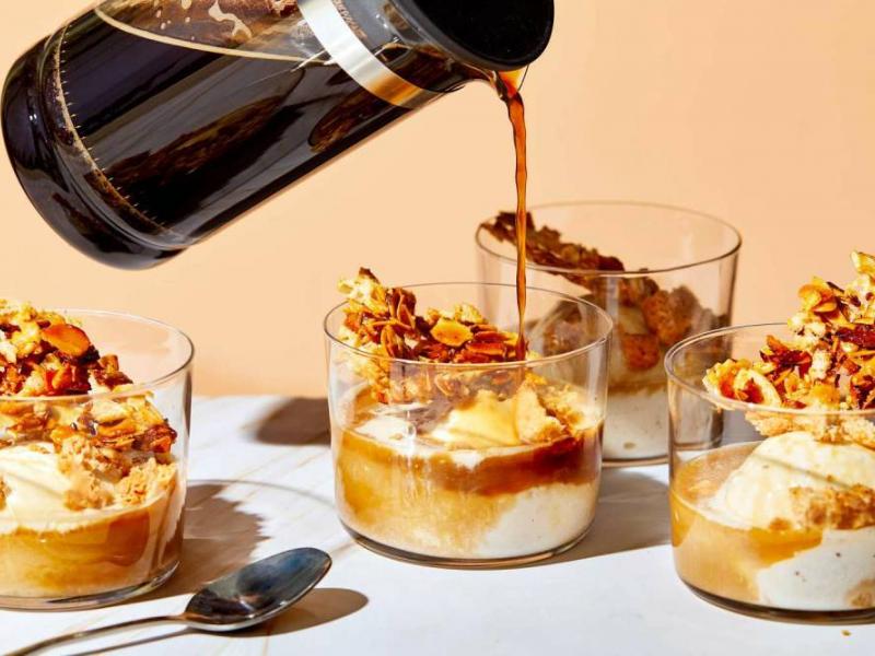 Affogato z kandyzowanymi migdałami