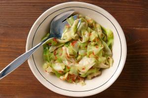 Sałatka z ogórka i papryczki chili