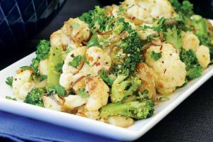 Brokuły i kalafior z czosnkiem i imbirem