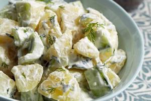 Sałatka ziemniaczana z sosem tzatziki