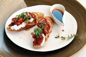 Bruschetta miodowo-pomidorowa z ricottą