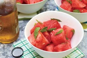 Sałatka z arbuza z miętą i limonką