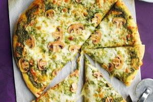 Pizza pesto z pieczarkami
